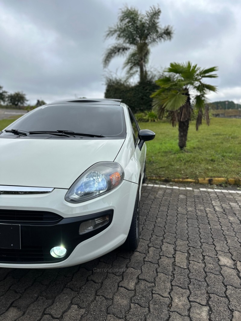 PUNTO 1.8 SPORTING 16V FLEX 4P MANUAL - 2014 - CAXIAS DO SUL