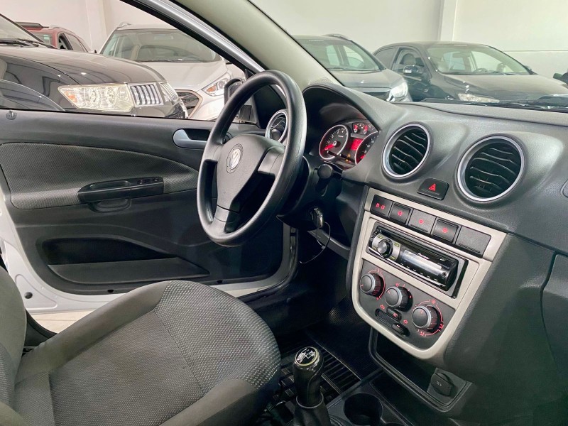 VOYAGE 1.6 MI TREND 8V FLEX 4P MANUAL - 2013 - LAJEADO
