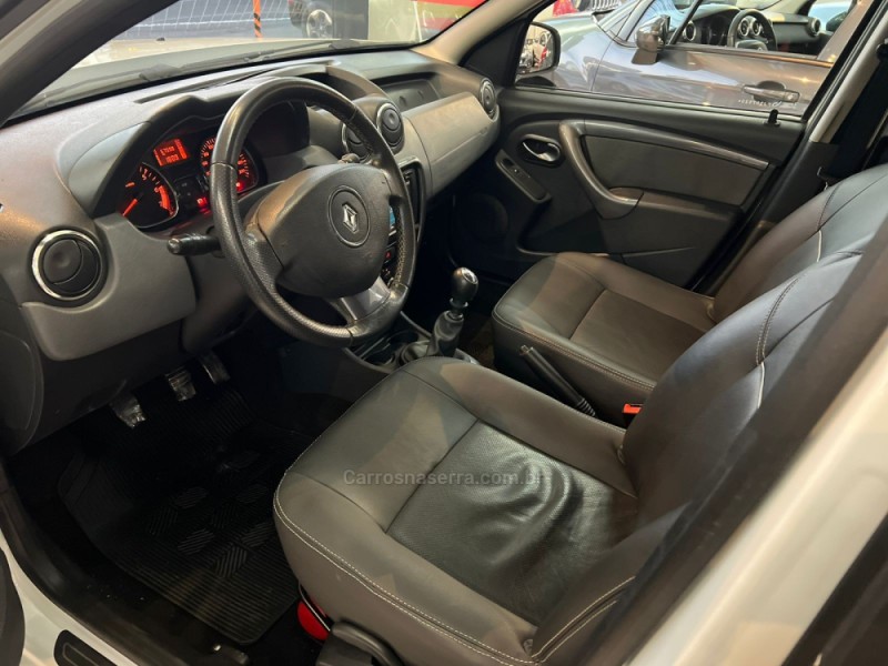 DUSTER 2.0 DYNAMIQUE 4X2 16V FLEX 4P MANUAL - 2015 - CAXIAS DO SUL