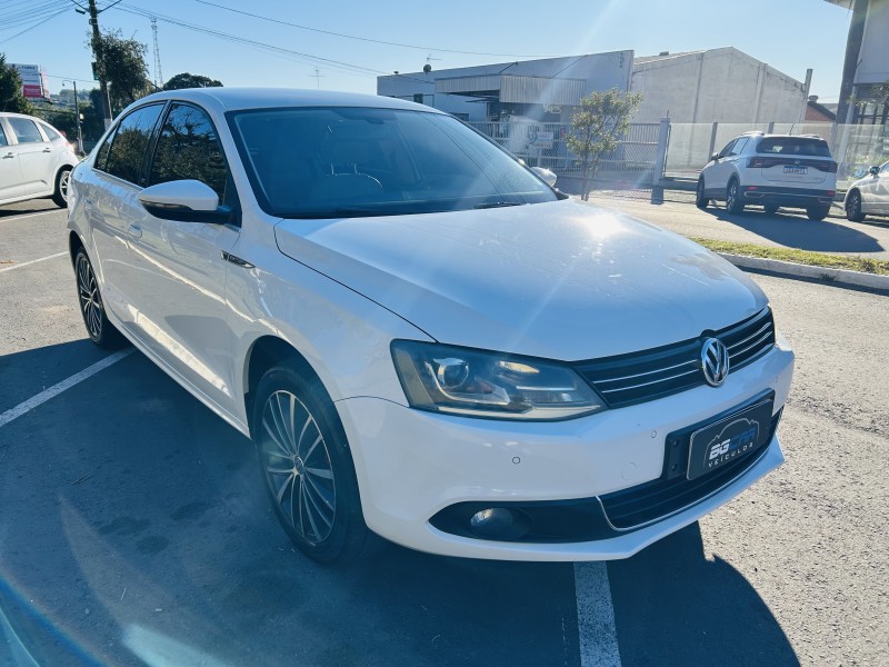 JETTA 2.0 TSI HIGHLINE 211CV GASOLINA 4P TIPTRONIC - 2013 - BENTO GONçALVES