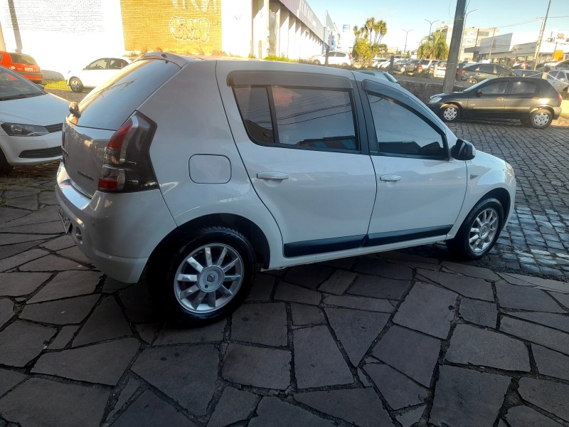 SANDERO 1.6 PRIVILÉGE 16V FLEX 4P AUTOMÁTICO - 2014 - CAXIAS DO SUL