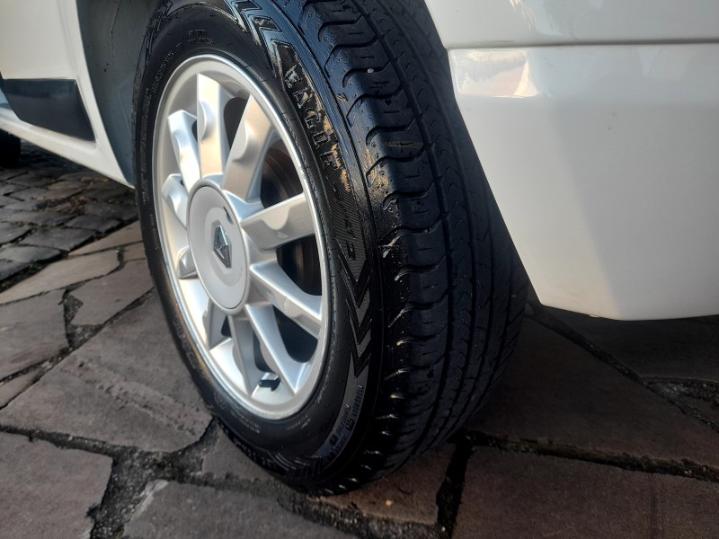 SANDERO 1.6 PRIVILÉGE 16V FLEX 4P AUTOMÁTICO - 2014 - CAXIAS DO SUL