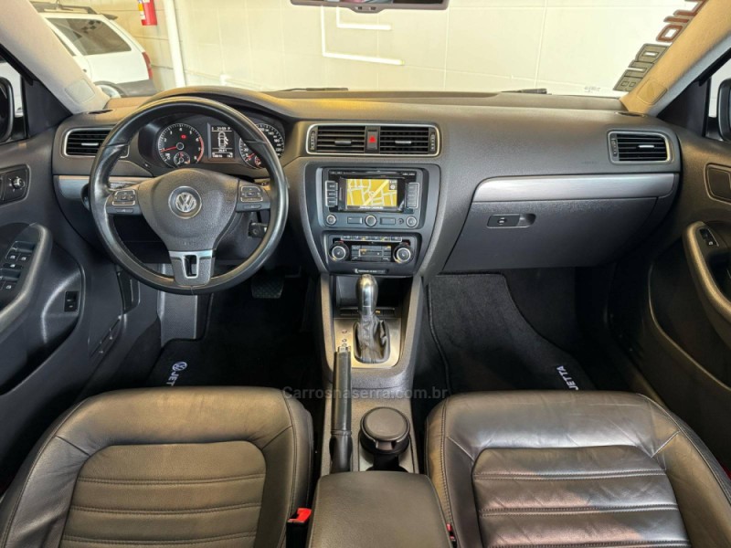 JETTA 2.0 TSI HIGHLINE 200CV GASOLINA 4P TIPTRONIC - 2012 - ESTâNCIA VELHA