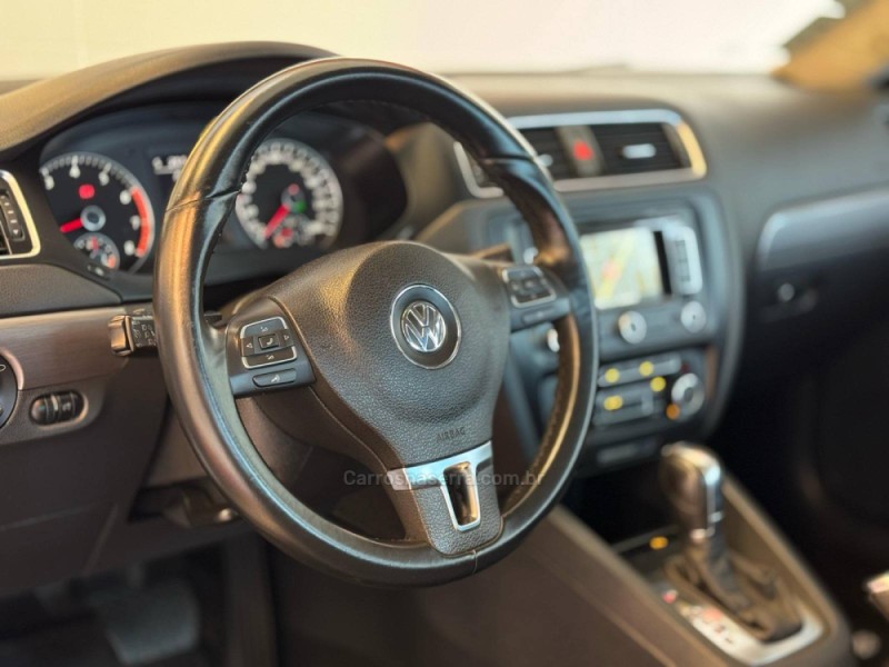 JETTA 2.0 TSI HIGHLINE 200CV GASOLINA 4P TIPTRONIC - 2012 - ESTâNCIA VELHA