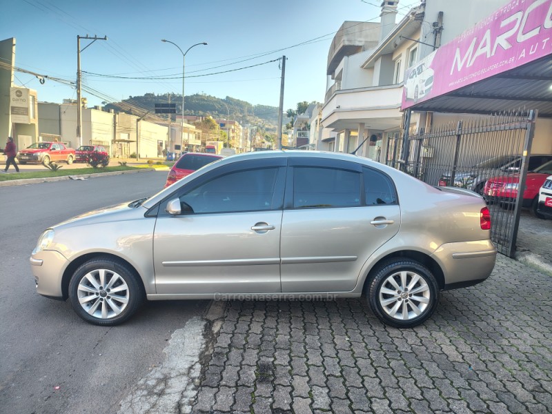 POLO SEDAN 1.6 MI COMFORTLINE 8V FLEX 4P MANUAL - 2011 - GUAPORé