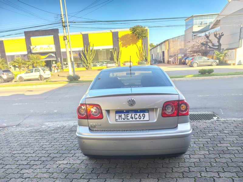 POLO SEDAN 1.6 MI COMFORTLINE 8V FLEX 4P MANUAL - 2011 - GUAPORé