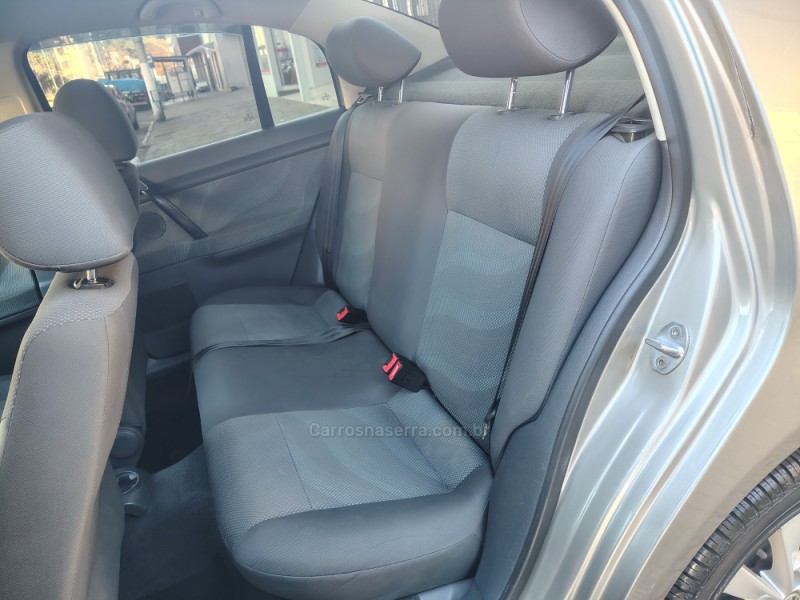 POLO SEDAN 1.6 MI COMFORTLINE 8V FLEX 4P MANUAL - 2011 - GUAPORé