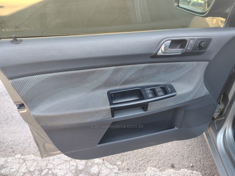 POLO SEDAN 1.6 MI COMFORTLINE 8V FLEX 4P MANUAL - 2011 - GUAPORé