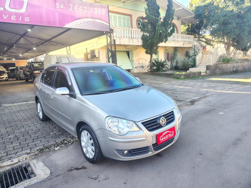 POLO SEDAN 1.6 MI COMFORTLINE 8V FLEX 4P MANUAL - 2011 - GUAPORé