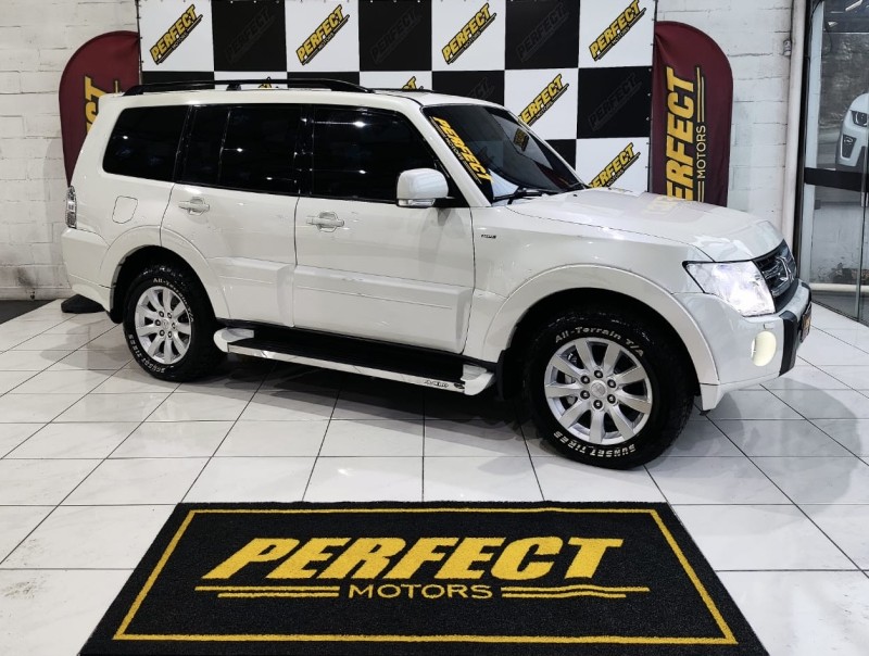 PAJERO FULL 3.2 HPE 4X4 16V DIESEL 4P AUTOMÁTICO - 2010 - PORTãO
