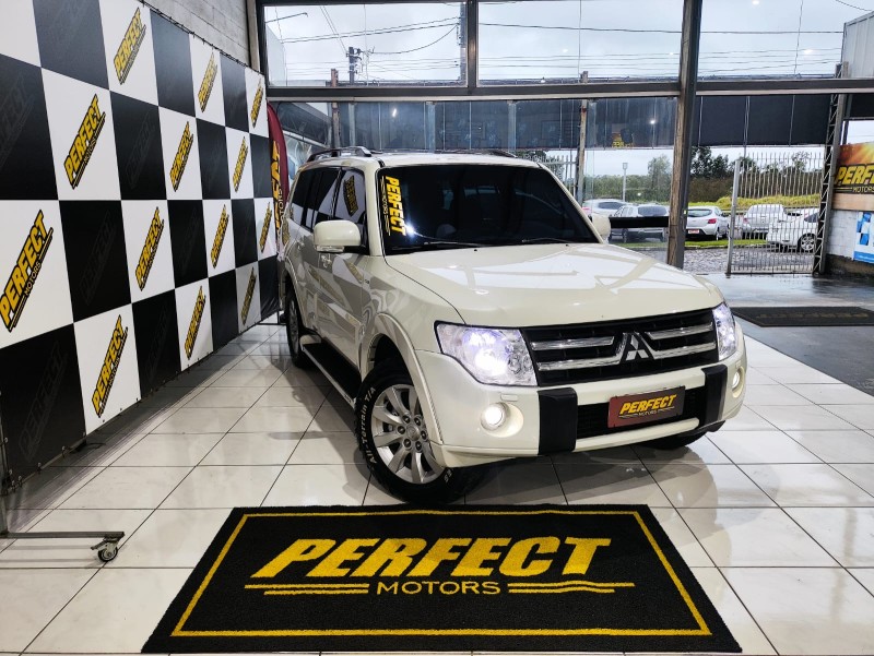 PAJERO FULL 3.2 HPE 4X4 16V DIESEL 4P AUTOMÁTICO - 2010 - PORTãO