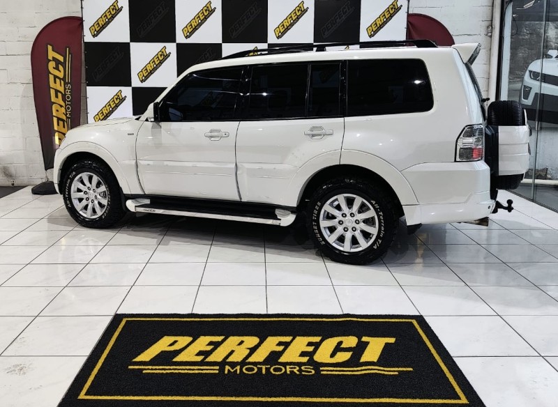 PAJERO FULL 3.2 HPE 4X4 16V DIESEL 4P AUTOMÁTICO - 2010 - PORTãO