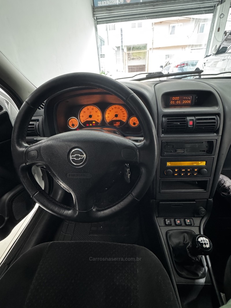 ASTRA 2.0 MPFI ADVANTAGE SEDAN 8V FLEX 4P MANUAL - 2011 - CAXIAS DO SUL