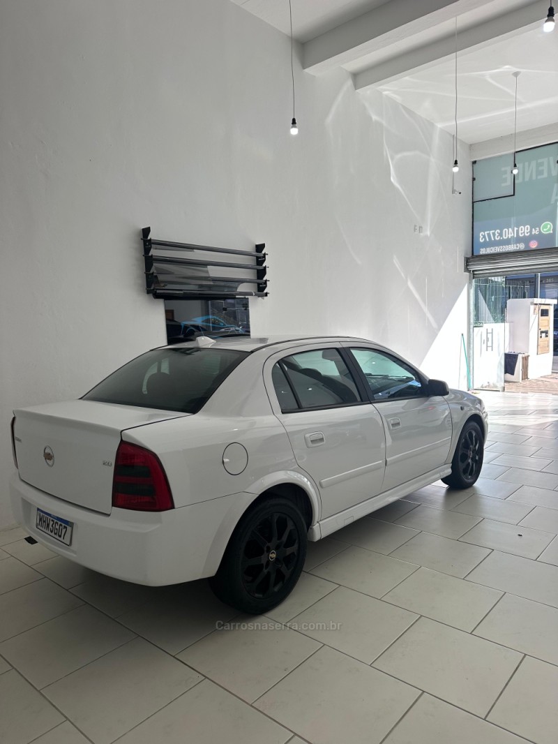 ASTRA 2.0 MPFI ADVANTAGE SEDAN 8V FLEX 4P MANUAL - 2011 - CAXIAS DO SUL