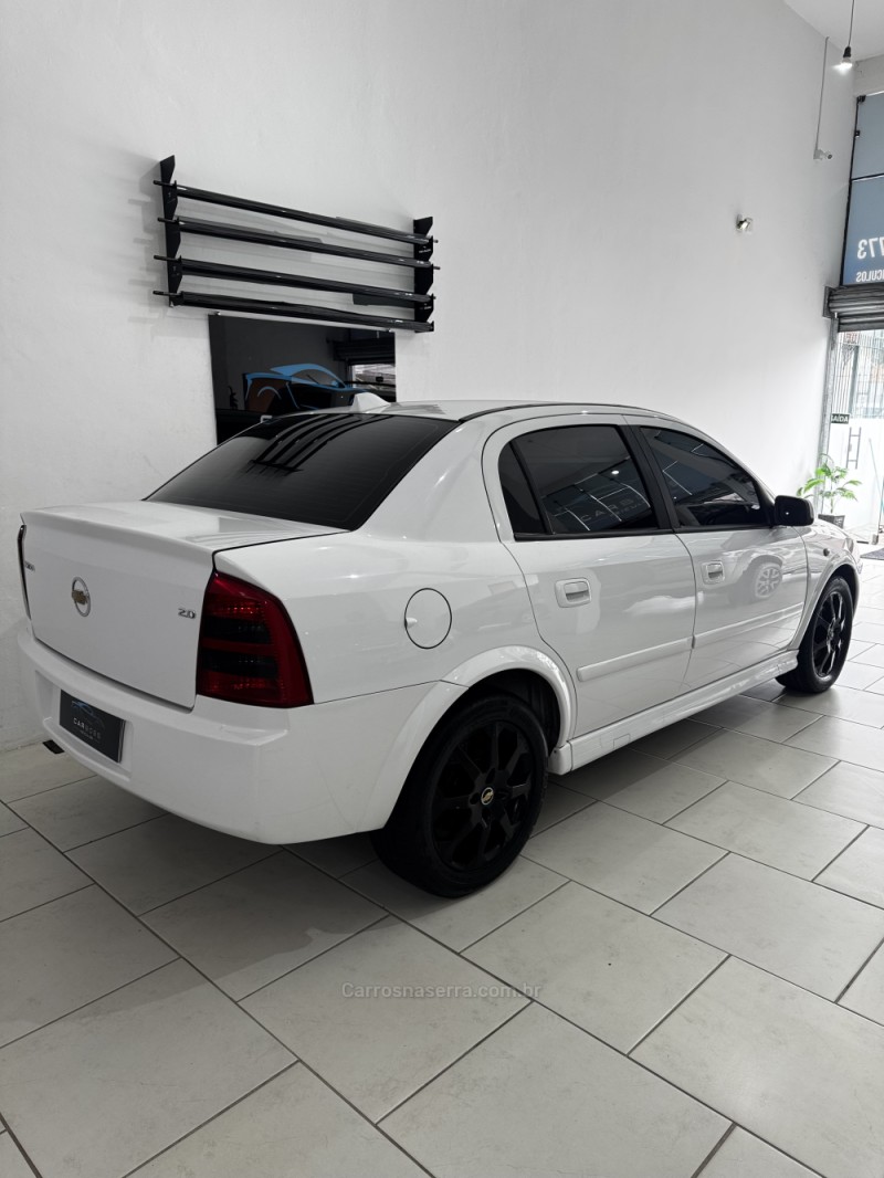 ASTRA 2.0 MPFI ADVANTAGE SEDAN 8V FLEX 4P MANUAL - 2011 - CAXIAS DO SUL