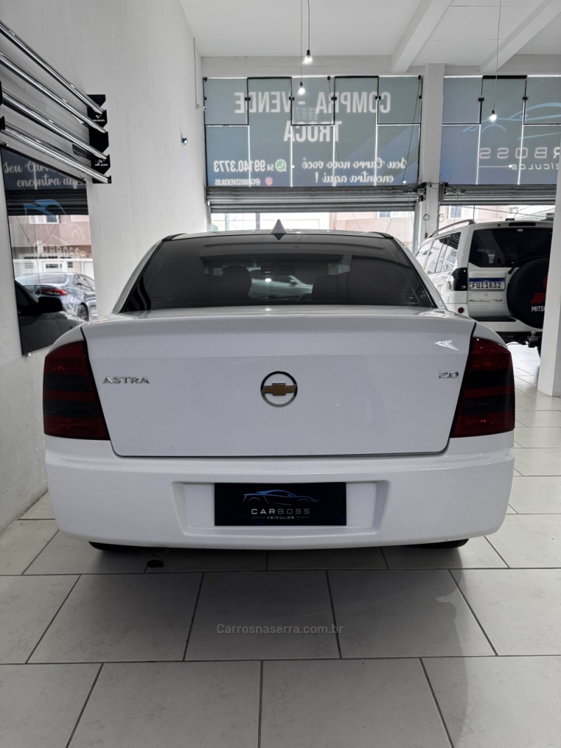 ASTRA 2.0 MPFI ADVANTAGE SEDAN 8V FLEX 4P MANUAL - 2011 - CAXIAS DO SUL