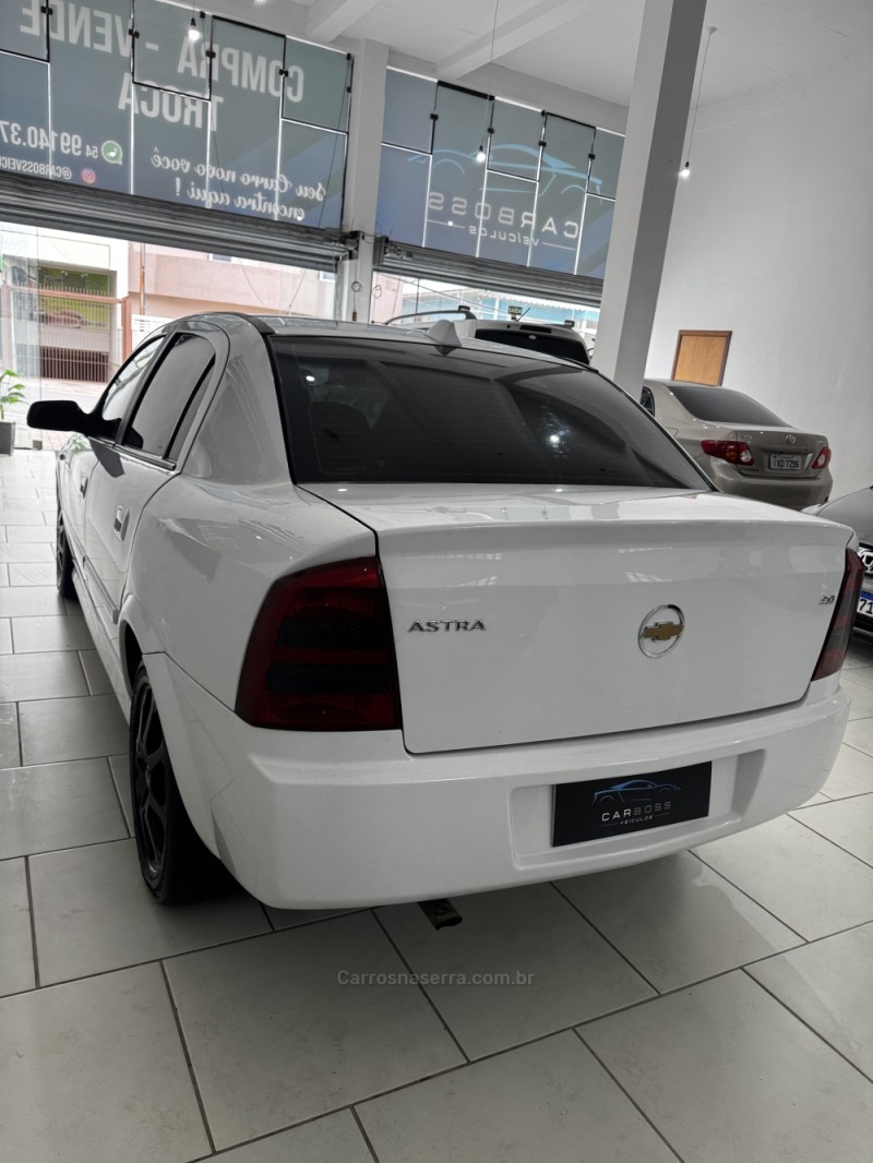 ASTRA 2.0 MPFI ADVANTAGE SEDAN 8V FLEX 4P MANUAL - 2011 - CAXIAS DO SUL
