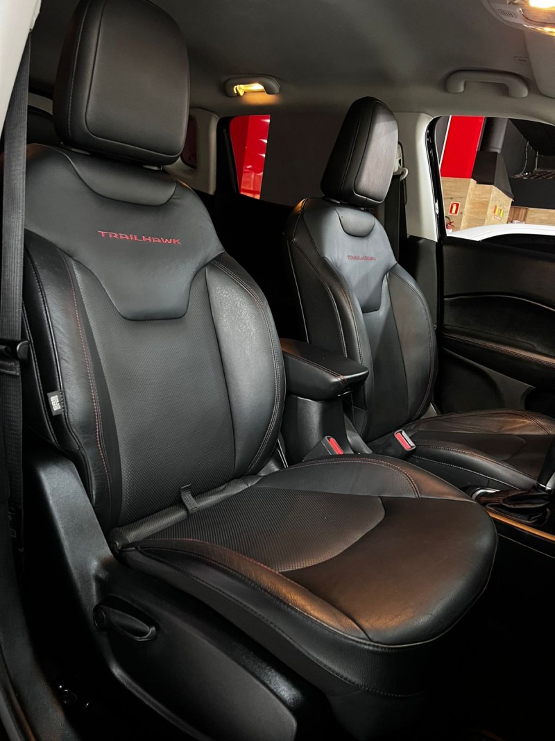 COMPASS 2.0 16V DIESEL TRAILHAWK 4X4 AUTOMÁTICO - 2017 - SãO LEOPOLDO