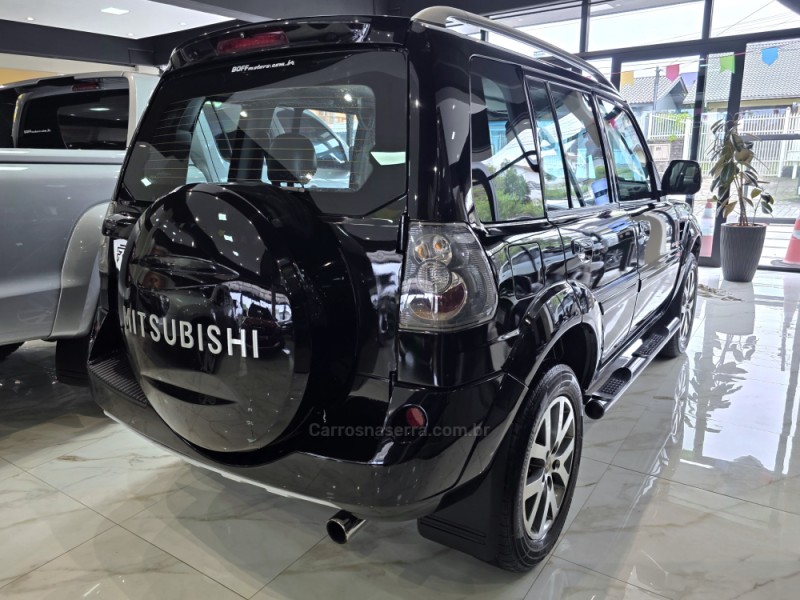 PAJERO TR4 2.0 4X4 16V 140CV FLEX 4P AUTOMÁTICO - 2013 - CAXIAS DO SUL