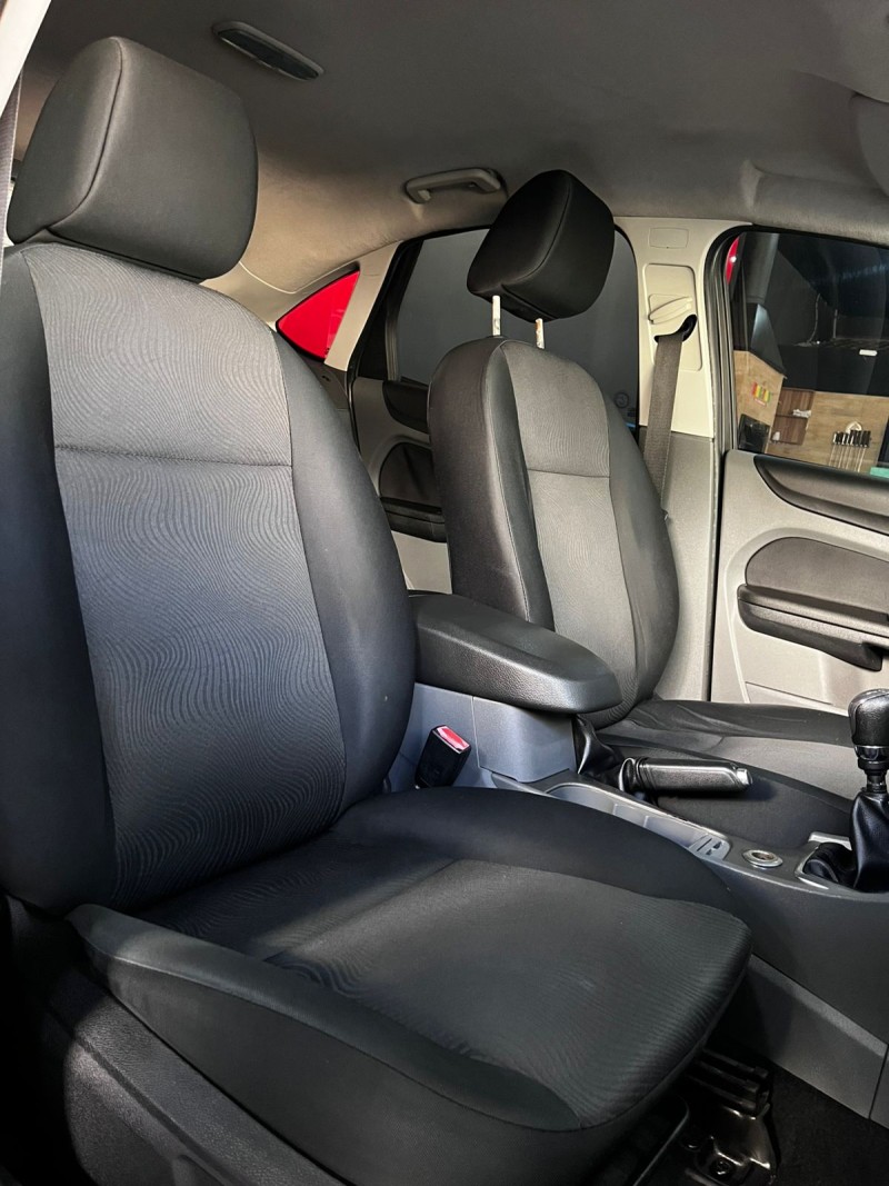 FOCUS 2.0 HA 16V GASOLINA 4P MANUAL - 2009 - SãO LEOPOLDO