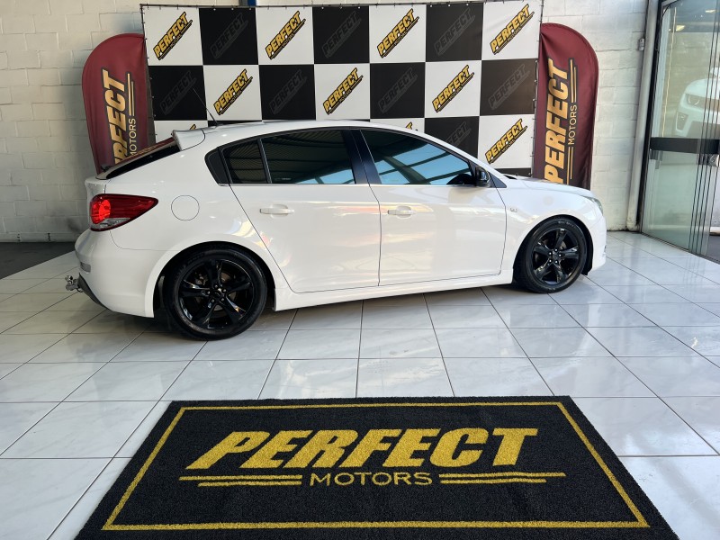 CRUZE 1.8 LT 16V FLEX 4P MANUAL - 2014 - PORTãO