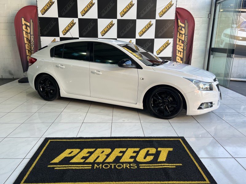 CRUZE 1.8 LT 16V FLEX 4P MANUAL - 2014 - PORTãO