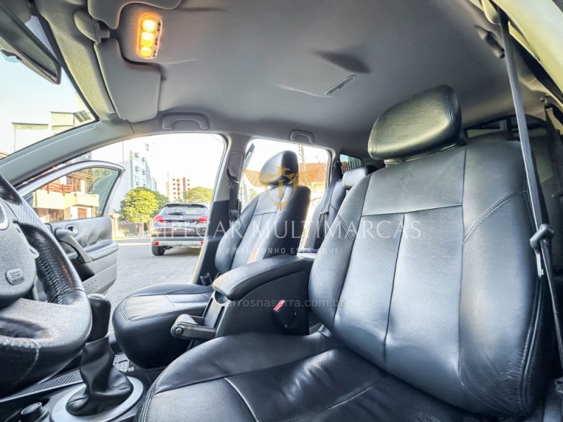 MÉGANE 1.6 DYNAMIQUE GRAND TOUR 16V FLEX 4P MANUAL - 2013 - NOVO HAMBURGO