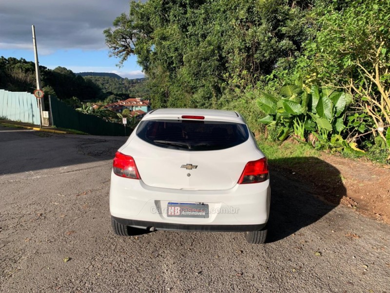 ONIX 1.4 MPFI LT 8V FLEX 4P MANUAL - 2013 - NOVA PETRóPOLIS