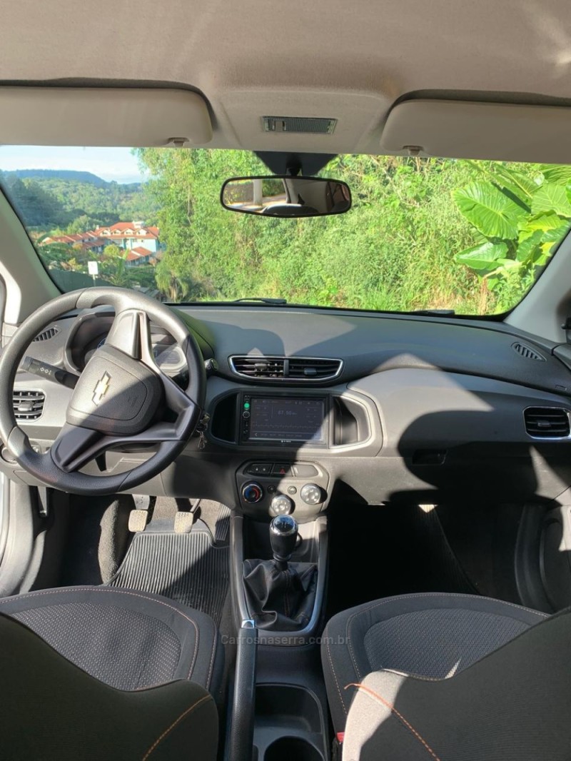 ONIX 1.4 MPFI LT 8V FLEX 4P MANUAL - 2013 - NOVA PETRóPOLIS