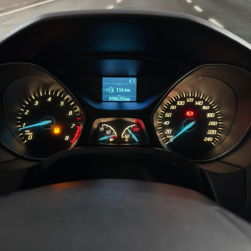 FOCUS 1.6 SE 8V FLEX 4P MANUAL - 2015 - CAXIAS DO SUL