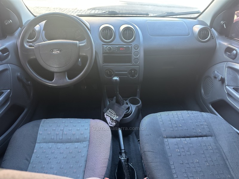 FIESTA 1.0 MPI PERSONNALITÉ 8V GASOLINA 4P MANUAL - 2004 - NOVA PRATA