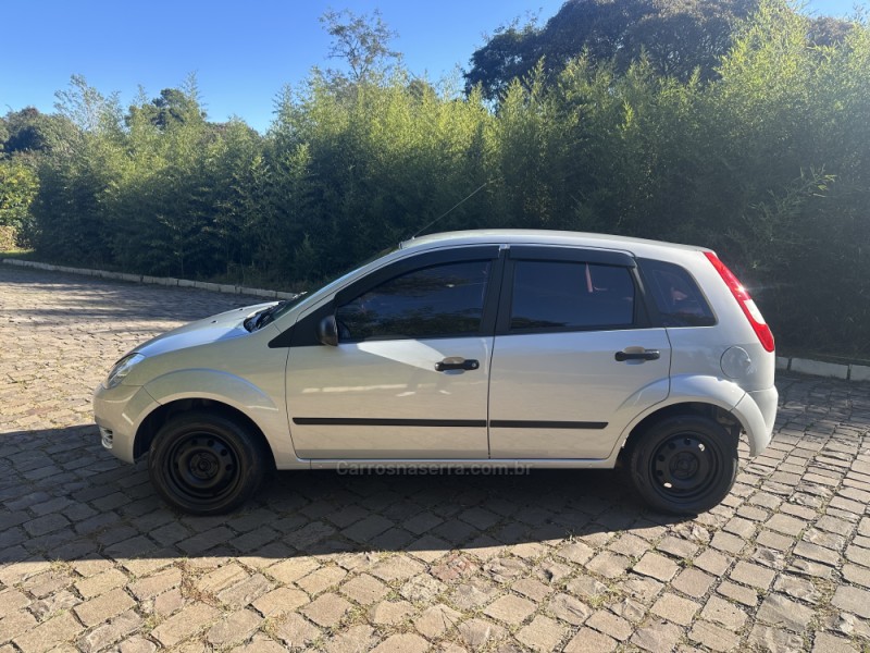 FIESTA 1.0 MPI PERSONNALITÉ 8V GASOLINA 4P MANUAL - 2004 - NOVA PRATA