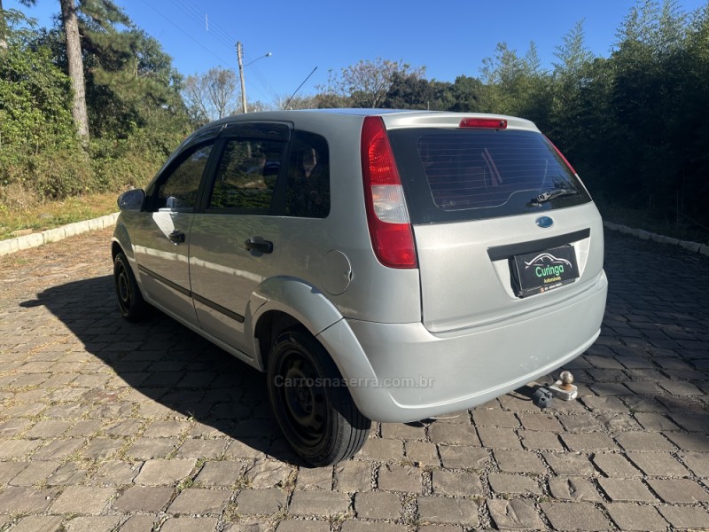 FIESTA 1.0 MPI PERSONNALITÉ 8V GASOLINA 4P MANUAL - 2004 - NOVA PRATA