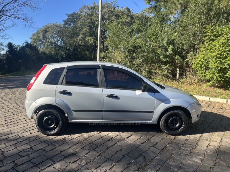FIESTA 1.0 MPI PERSONNALITÉ 8V GASOLINA 4P MANUAL - 2004 - NOVA PRATA