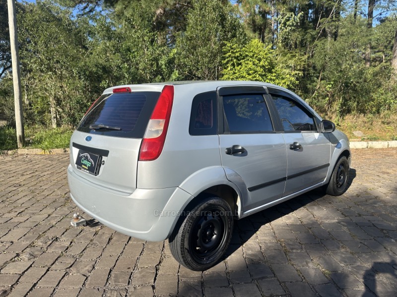 FIESTA 1.0 MPI PERSONNALITÉ 8V GASOLINA 4P MANUAL - 2004 - NOVA PRATA