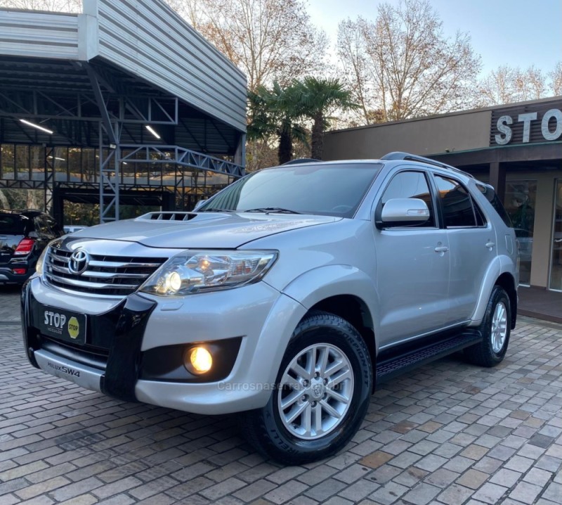 HILUX SW4 3.0 SRV 4X4 16V TURBO INTERCOOLER DIESEL 4P AUTOMÁTICO - 2015 - DOIS IRMãOS