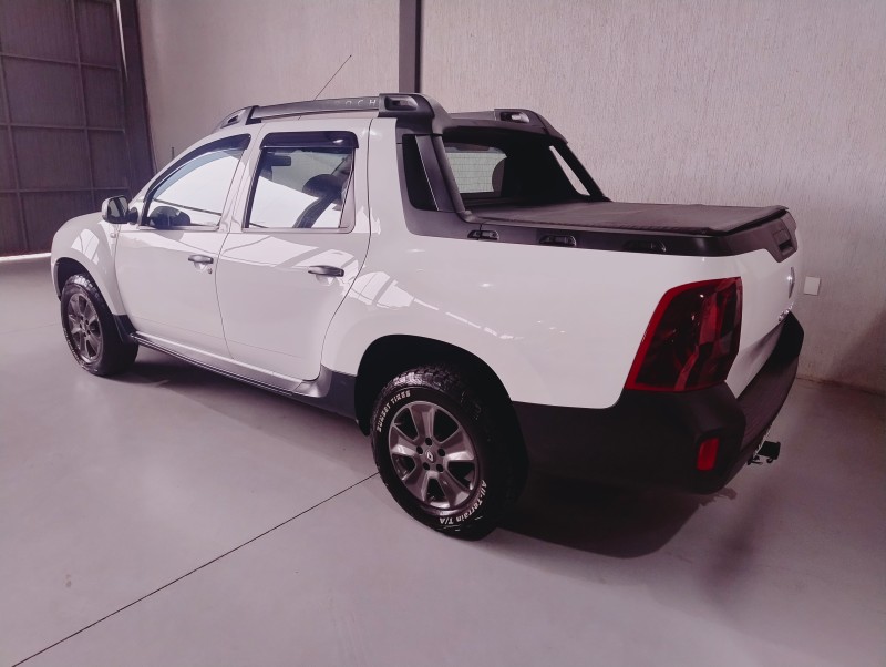 DUSTER OROCH 1.6 16V FLEX EXPRESSION 4P MANUAL - 2017 - SãO SEBASTIãO DO CAí