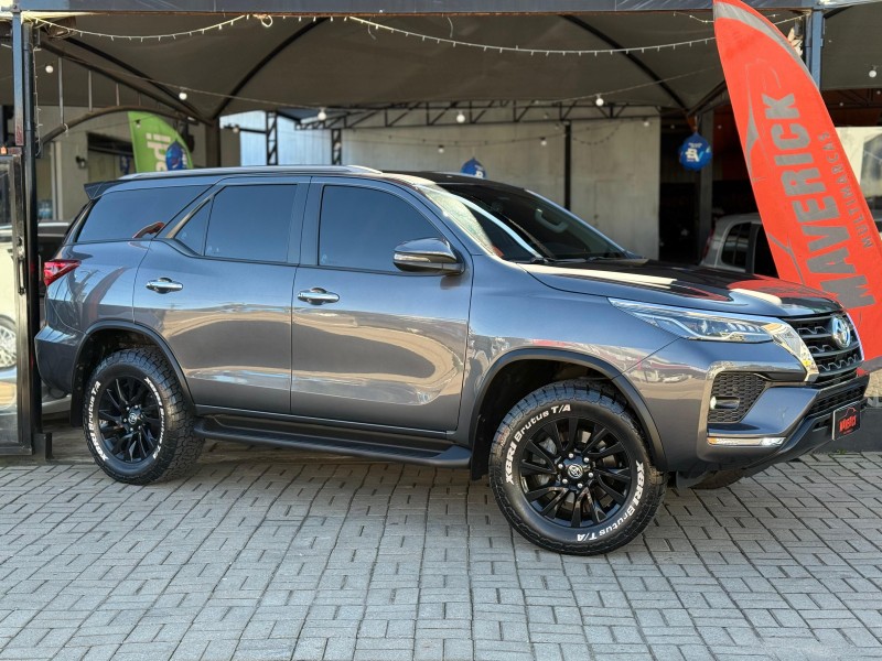 HILUX SW4 2.7 SRV 4X2 16V FLEX 7 LUGARES 4P AUTOMÁTICO - 2021 - LAGOA VERMELHA