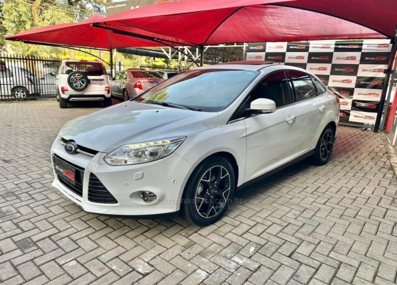 FOCUS 2.0 TITANIUM PLUS FASTBACK 16V FLEX 4P AUTOMÁTICO