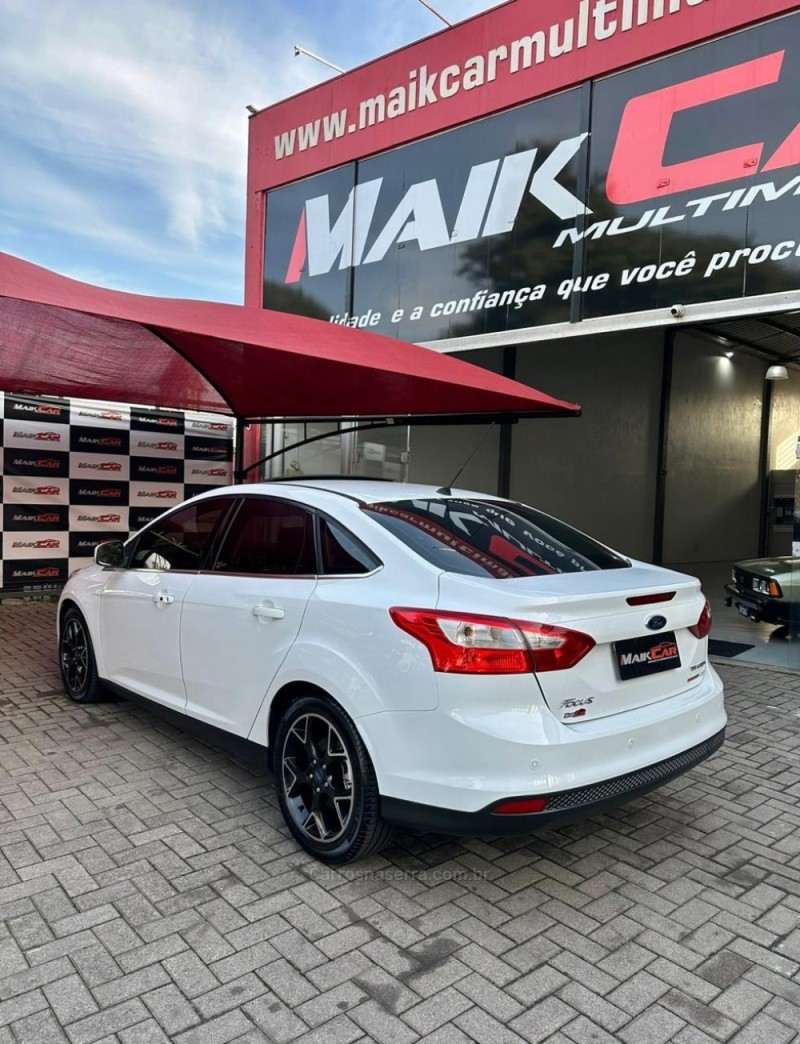 FOCUS 2.0 TITANIUM PLUS FASTBACK 16V FLEX 4P AUTOMÁTICO - 2015 - ESTâNCIA VELHA