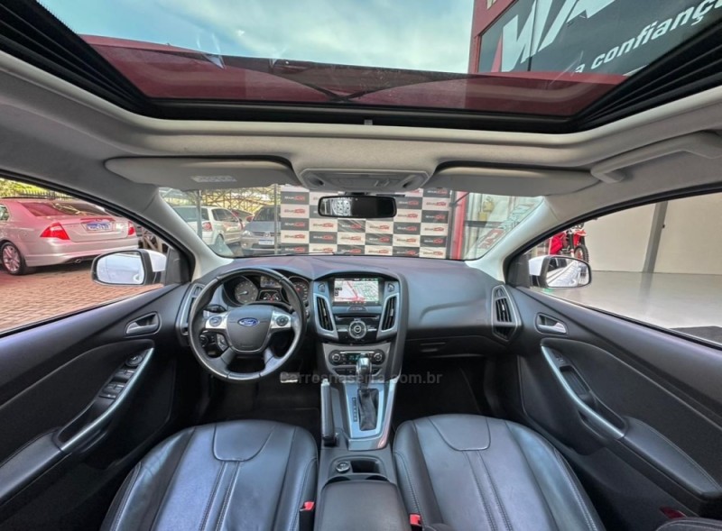 FOCUS 2.0 TITANIUM PLUS FASTBACK 16V FLEX 4P AUTOMÁTICO - 2015 - ESTâNCIA VELHA