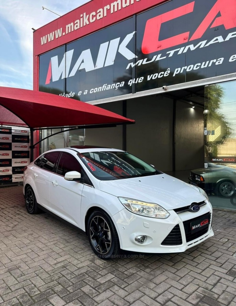 FOCUS 2.0 TITANIUM PLUS FASTBACK 16V FLEX 4P AUTOMÁTICO - 2015 - ESTâNCIA VELHA