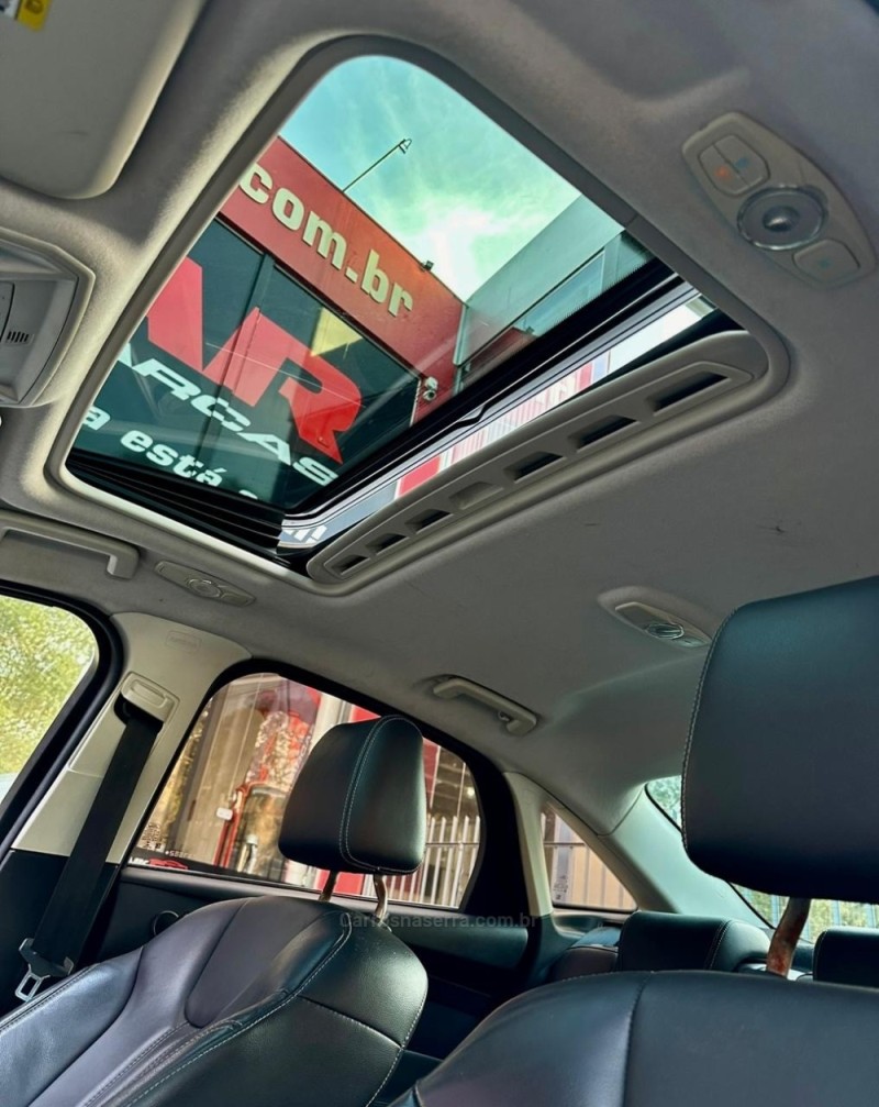 FOCUS 2.0 TITANIUM PLUS FASTBACK 16V FLEX 4P AUTOMÁTICO - 2015 - ESTâNCIA VELHA