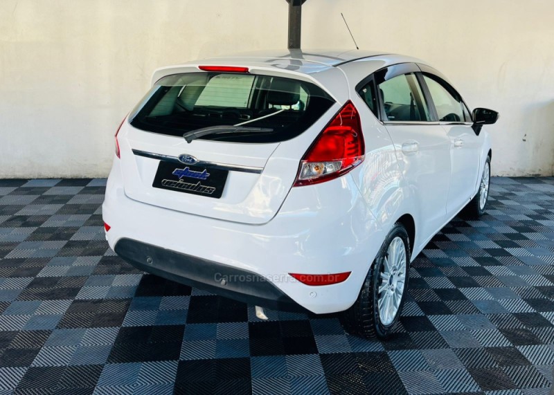 FIESTA 1.6 TITANIUM HATCH 16V FLEX 4P AUTOMÁTICO - 2016 - NOVO HAMBURGO