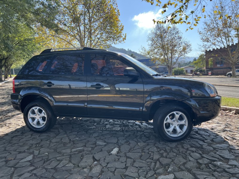 TUCSON 2.0 MPFI GL 16V 142CV 2WD GASOLINA 4P MANUAL - 2011 - DOIS IRMãOS