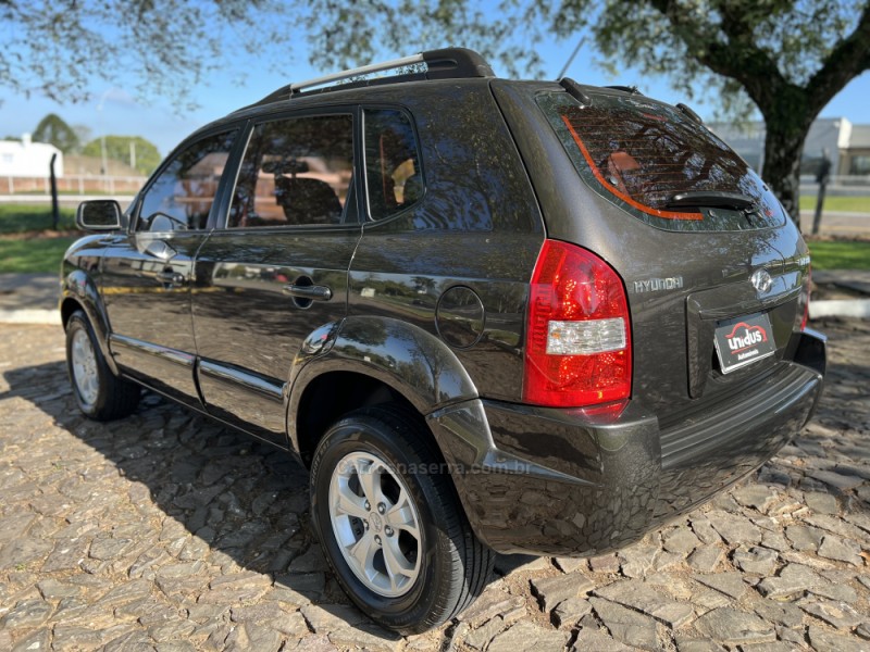 TUCSON 2.0 MPFI GL 16V 142CV 2WD GASOLINA 4P MANUAL - 2011 - DOIS IRMãOS
