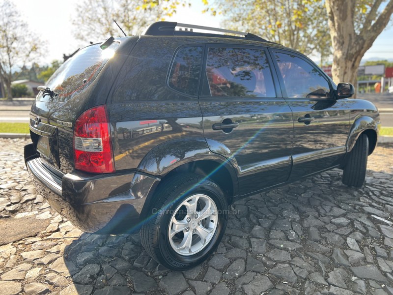 TUCSON 2.0 MPFI GL 16V 142CV 2WD GASOLINA 4P MANUAL - 2011 - DOIS IRMãOS
