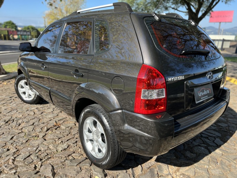 TUCSON 2.0 MPFI GL 16V 142CV 2WD GASOLINA 4P MANUAL - 2011 - DOIS IRMãOS