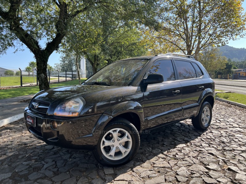 TUCSON 2.0 MPFI GL 16V 142CV 2WD GASOLINA 4P MANUAL - 2011 - DOIS IRMãOS
