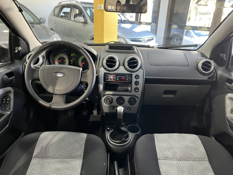 FIESTA 1.6 MPI CLASS SEDAN 8V FLEX 4P MANUAL - 2009 - CAXIAS DO SUL